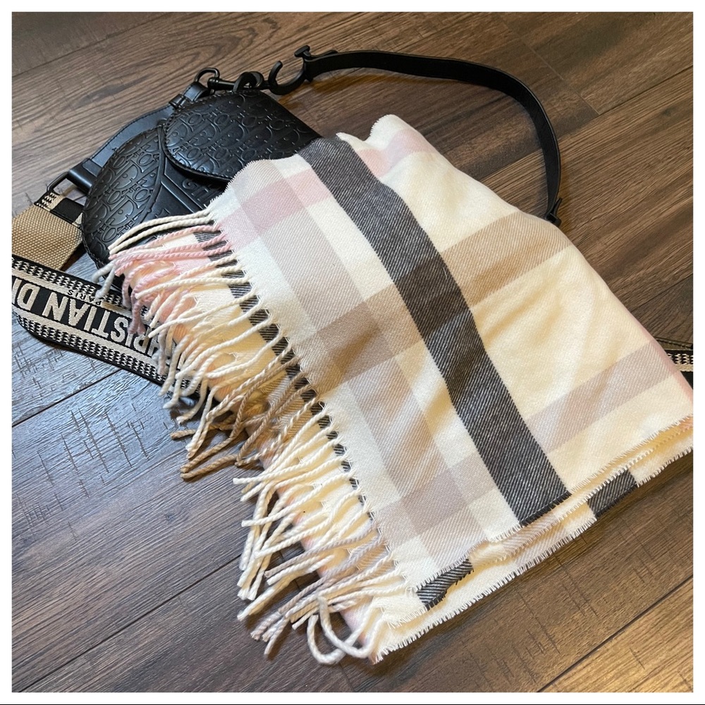 Elegant chic Tartan Plaid cashmere fringe scarf - Picture 3 of 5